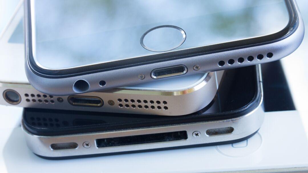 St. Louis-area schools crack down on smartphones as students more ‘glued’ to devices